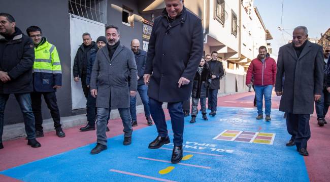  İzmir'de Kamusal Alanlar Yeniden Canlanıyor!